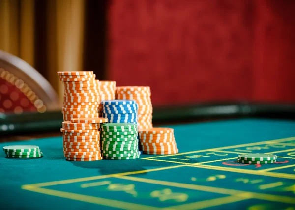 Live Sic Bo studio on mpo4 Live Sic Bo dealer and dice cup on mpo4 studio